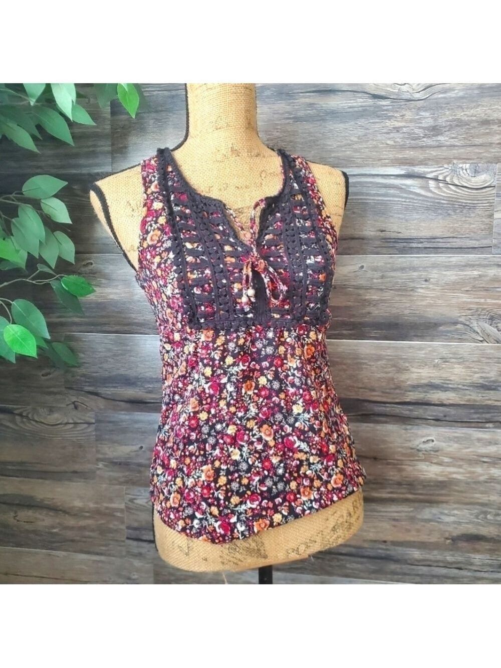 Socialite Halter Top Floral Lace Blouse Women's XS Flowers